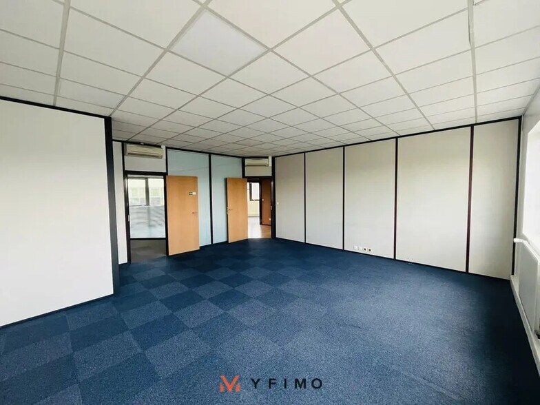 Bureau dans Poissy à louer - Photo de l’immeuble – Image 2 sur 5