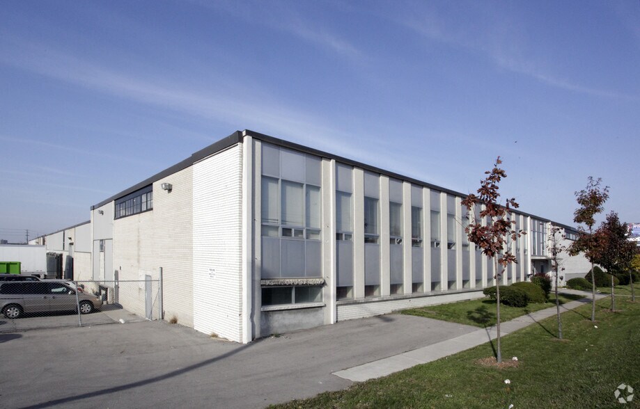 3636 Weston Rd, Toronto, ON à louer - Photo de l’immeuble – Image 1 sur 2