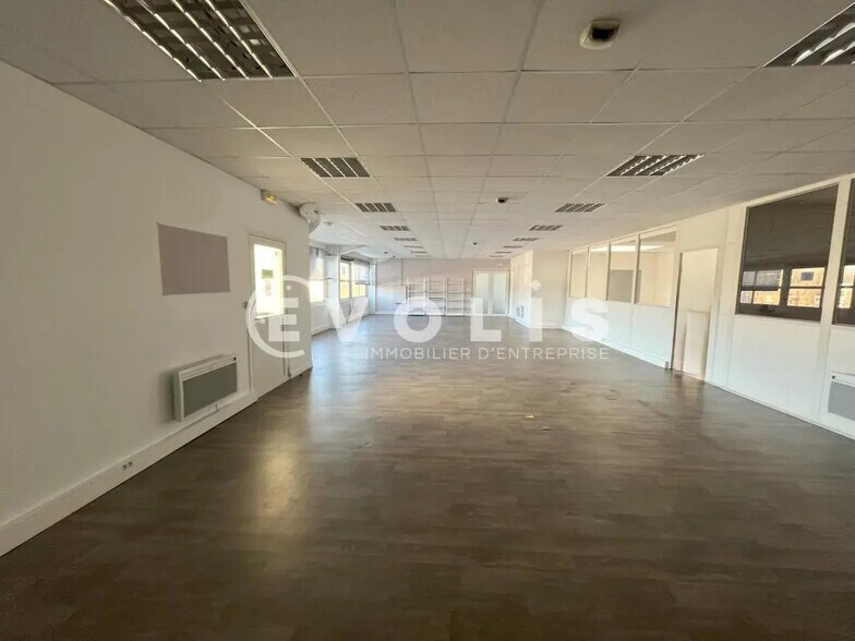 Bureau dans Dury à louer - Photo de l’immeuble – Image 1 sur 4