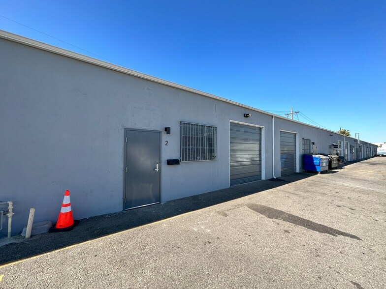 7955 Haskell Ave, Van Nuys, CA à louer - Photo de l’immeuble – Image 1 sur 8