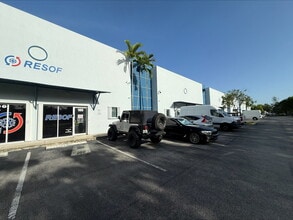 20841 Johnson St, Pembroke Pines, FL à louer Photo de l’immeuble– Image 2 sur 12