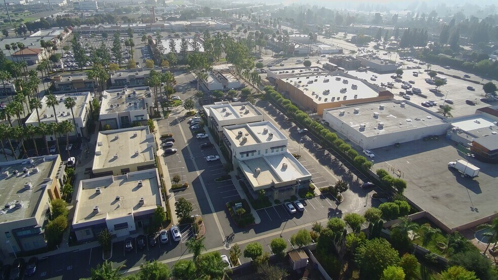 14788 Pipeline Ave, Chino Hills, CA à vendre - Photo de l’immeuble – Image 2 sur 12