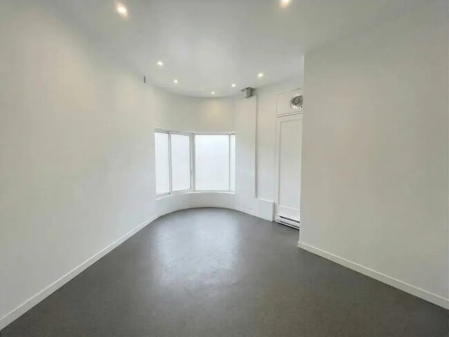 Plus de détails pour Local commercial à vendre