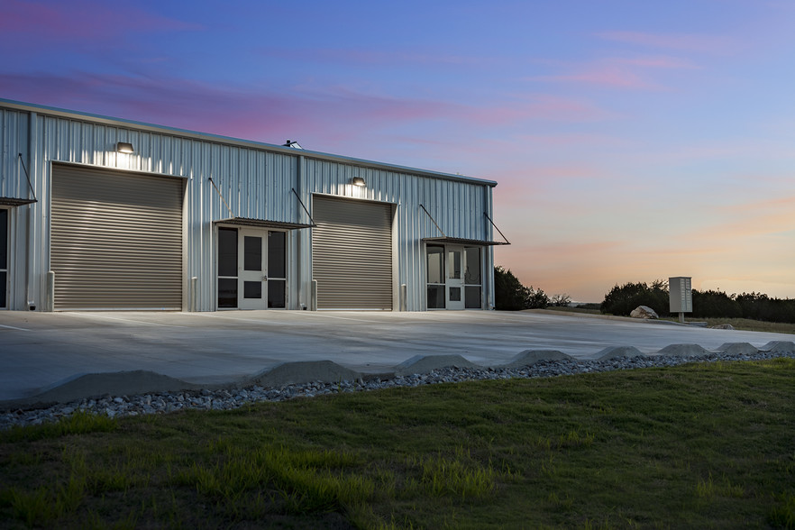 121 CR 423, Spicewood, TX à louer - Photo de l’immeuble – Image 1 sur 24