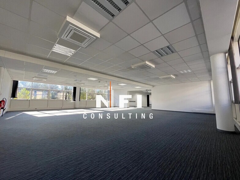 Bureau dans Mougins à louer - Photo de l’immeuble – Image 3 sur 7