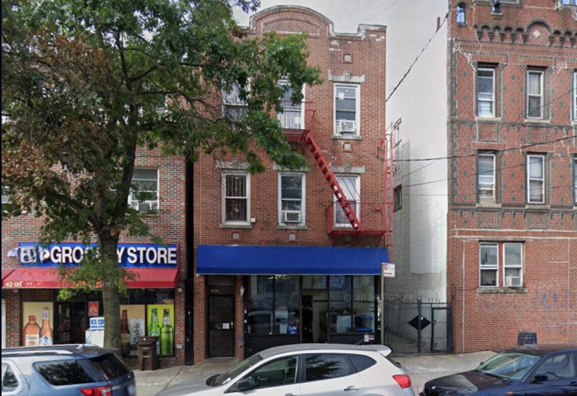 4204 108th St, Corona, NY à vendre Photo principale– Image 1 sur 2