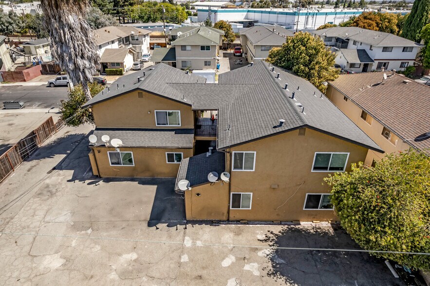 2136 Main St, Santa Clara, CA à vendre - Photo de l’immeuble – Image 3 sur 17