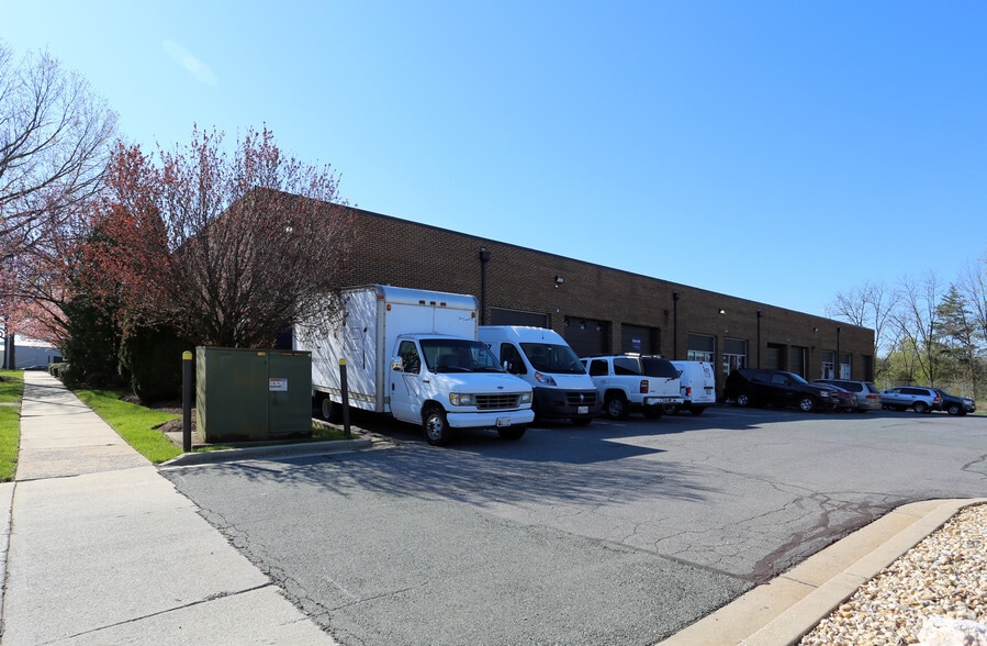 7901-7953 Queenair Dr, Gaithersburg, MD à louer - Photo principale – Image 1 sur 15