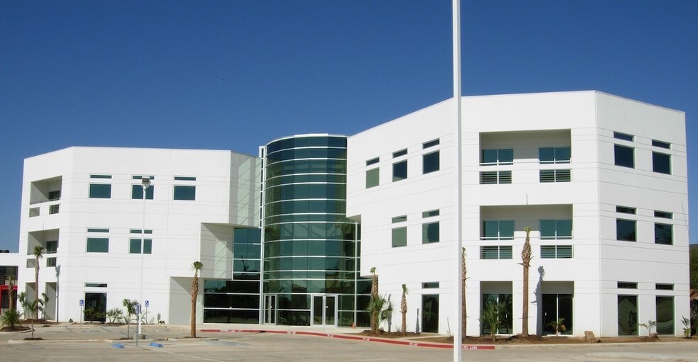 6909 Springfield Ave, Laredo, TX à louer - Photo de l’immeuble – Image 2 sur 2