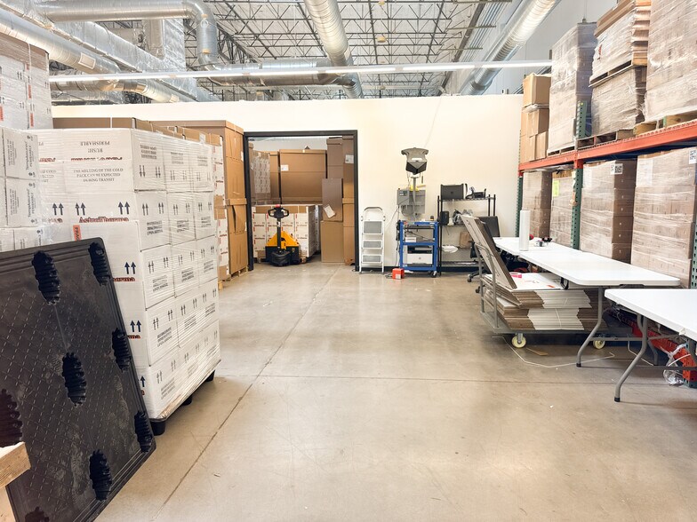 4750 S 44th Pl, Phoenix, AZ à louer - Photo de l’immeuble – Image 3 sur 25