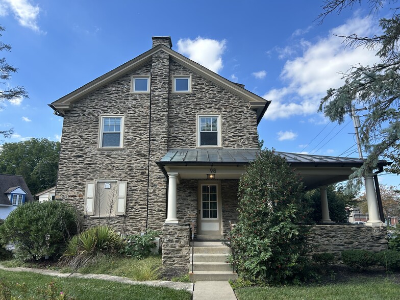 98 Darby Rd, Paoli, PA à louer - Photo de l’immeuble – Image 1 sur 26