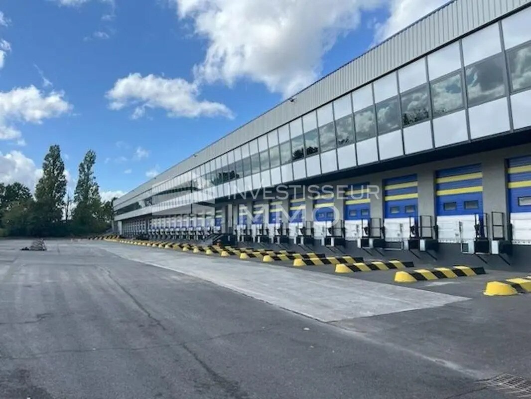 Industriel/Logistique dans Saint-Witz à louer Photo de l’immeuble– Image 1 sur 4