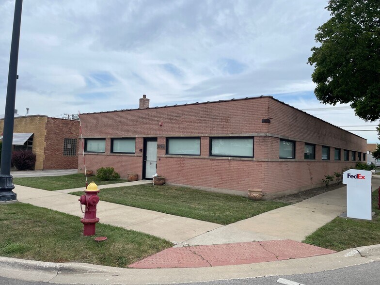 3700 Oakton St, Skokie, IL à vendre - Photo de l’immeuble – Image 2 sur 13