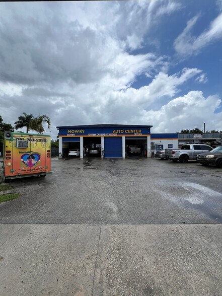 777 W Mowry Dr, Homestead, FL à louer - Photo de l’immeuble – Image 3 sur 6