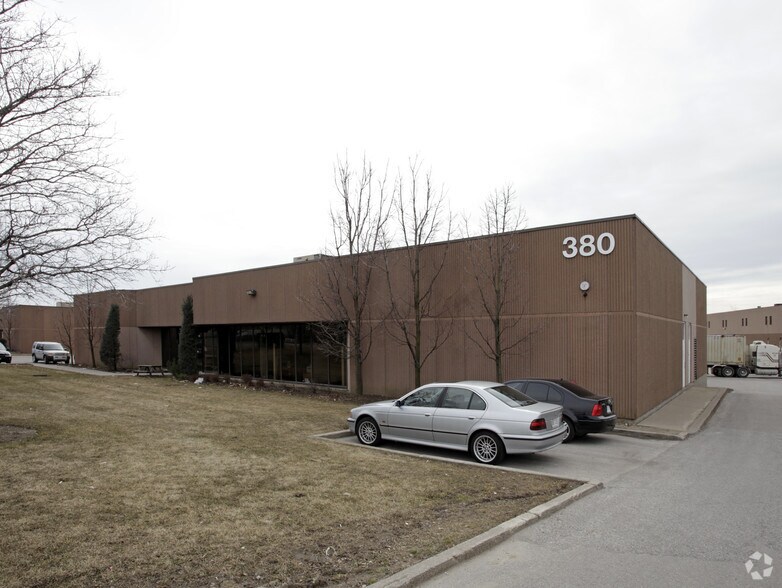 380 Tapscott Rd, Toronto, ON à louer - Photo de l’immeuble – Image 1 sur 2