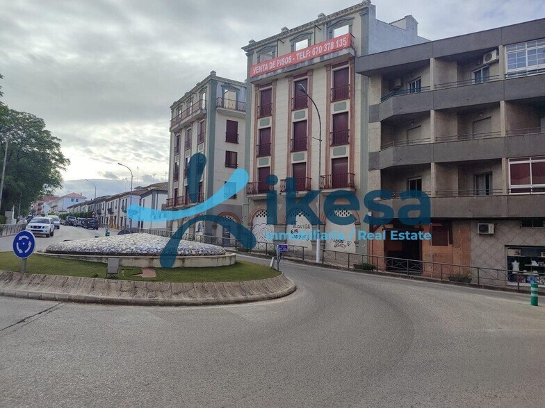 Local commercial dans Torredonjimeno, Jaén à vendre - Photo de l’immeuble – Image 3 sur 17
