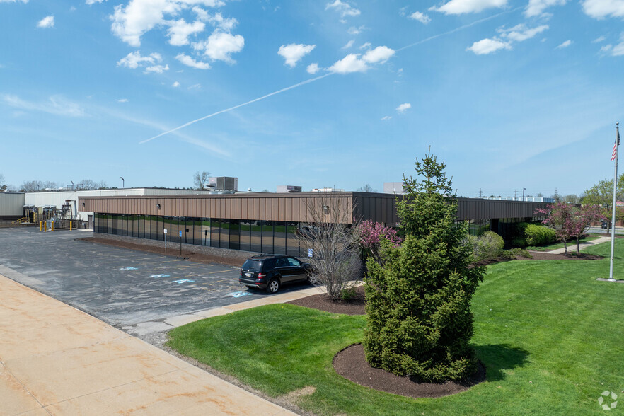 6000 Cochran Rd, Solon, OH à louer - Photo principale – Image 1 sur 5