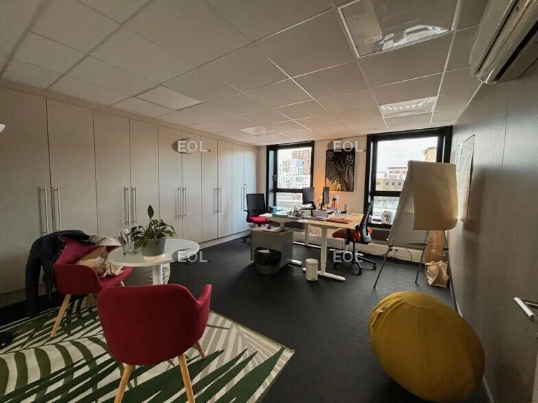 Bureau dans Évry-Courcouronnes à vendre - Photo de l’immeuble – Image 3 sur 8