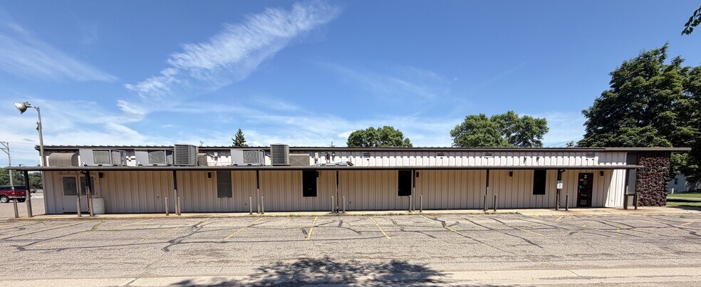 245 37th Ave N, Saint Cloud, MN à vendre - Photo de l’immeuble – Image 2 sur 4
