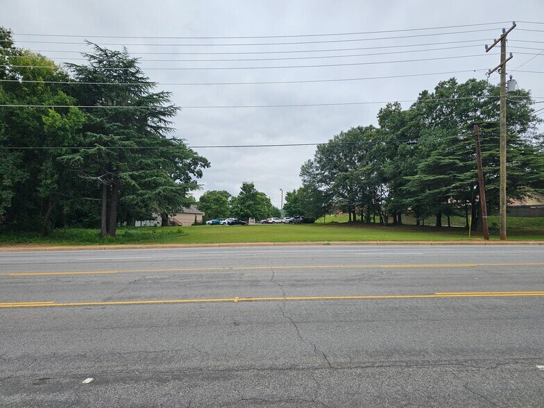 1235 Rutherford Rd, Greenville, SC à vendre - Photo de l’immeuble – Image 3 sur 9