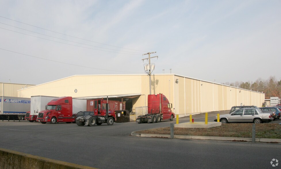 330 Moore Ave, Suffolk, VA à louer - Photo principale – Image 1 sur 15