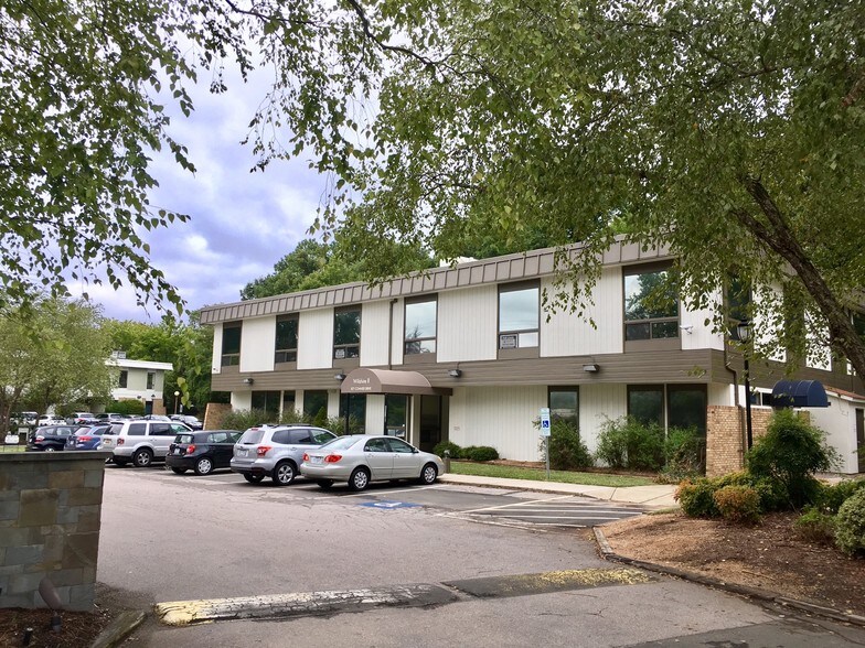107 Conner Dr, Chapel Hill, NC à louer - Photo de l’immeuble – Image 1 sur 9
