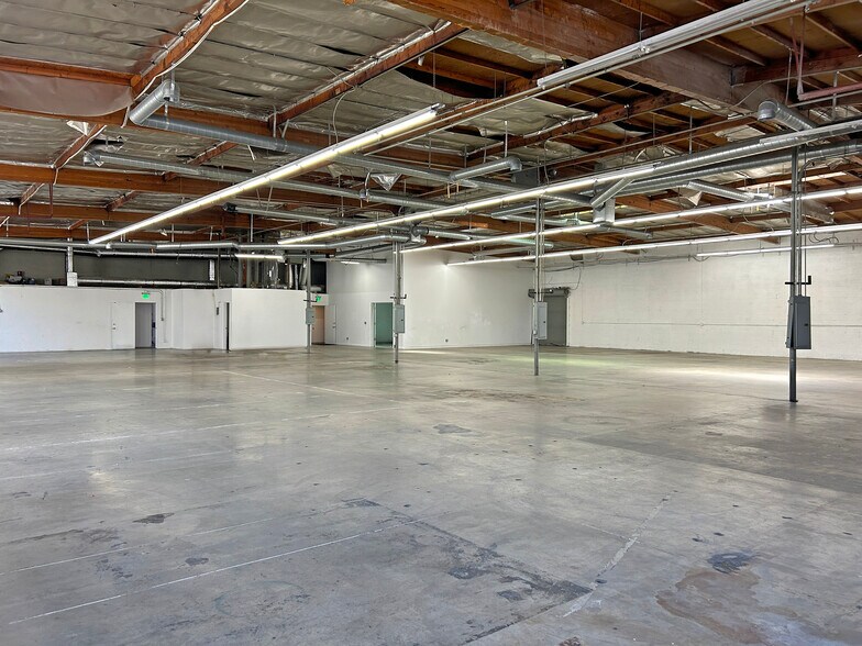 8511 Lankershim Blvd, Sun Valley, CA à louer - Photo de l’immeuble – Image 3 sur 9