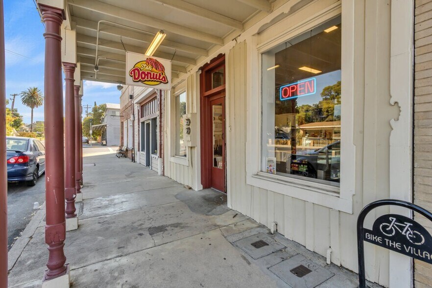 24 E Main St, Ione, CA à vendre - Photo principale – Image 1 sur 21