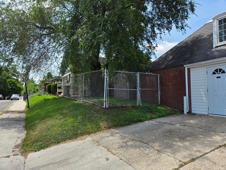 2901 W 16th St, Indianapolis, IN à vendre - Photo de l’immeuble – Image 3 sur 20