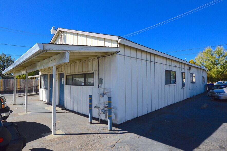705 Pine St, Red Bluff, CA à vendre - Photo de l’immeuble – Image 2 sur 20