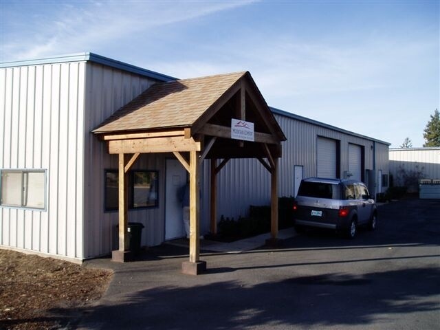 45 SE Bridgeford Blvd, Bend, OR à louer - Photo principale – Image 1 sur 33