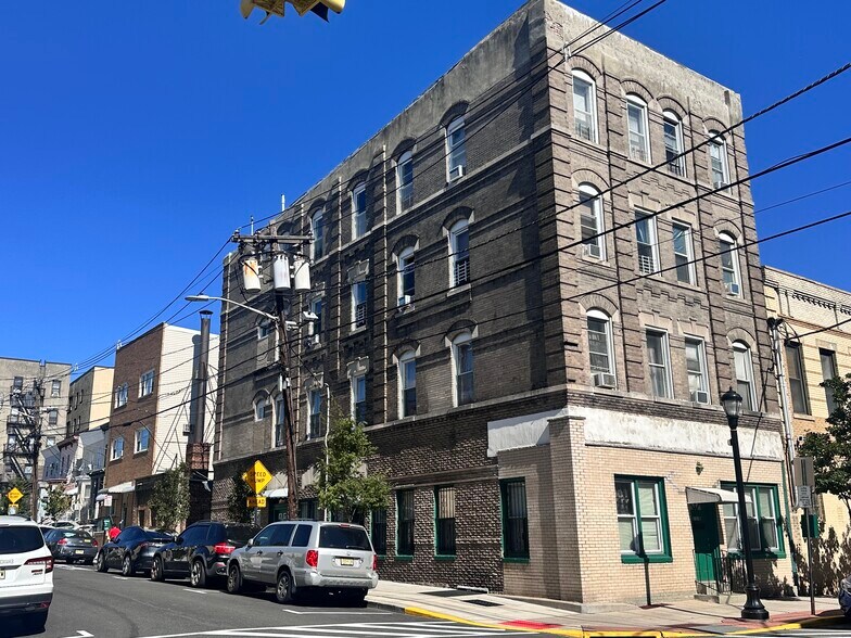 1701 New York Ave, Union City, NJ à vendre - Photo de l’immeuble – Image 2 sur 36