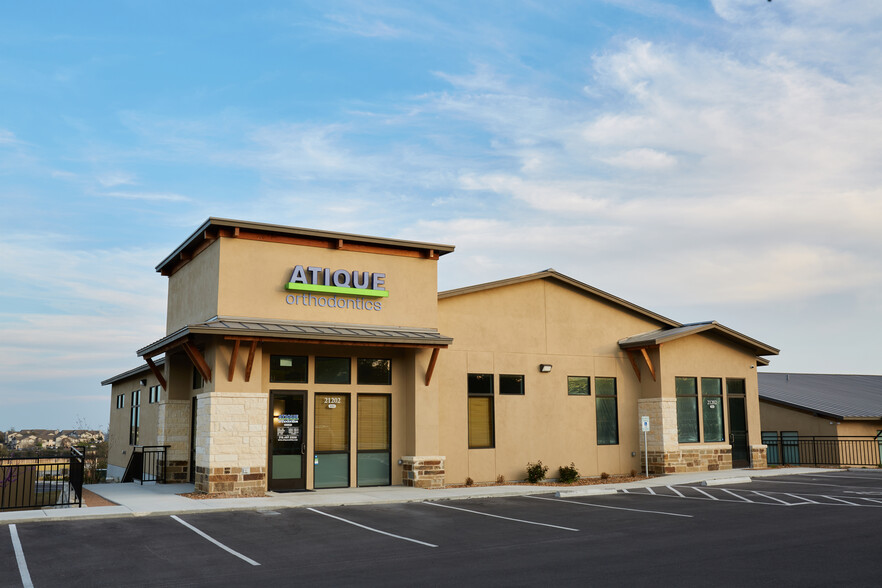21202 Market Rdg, San Antonio, TX à louer - Photo de l’immeuble – Image 1 sur 10
