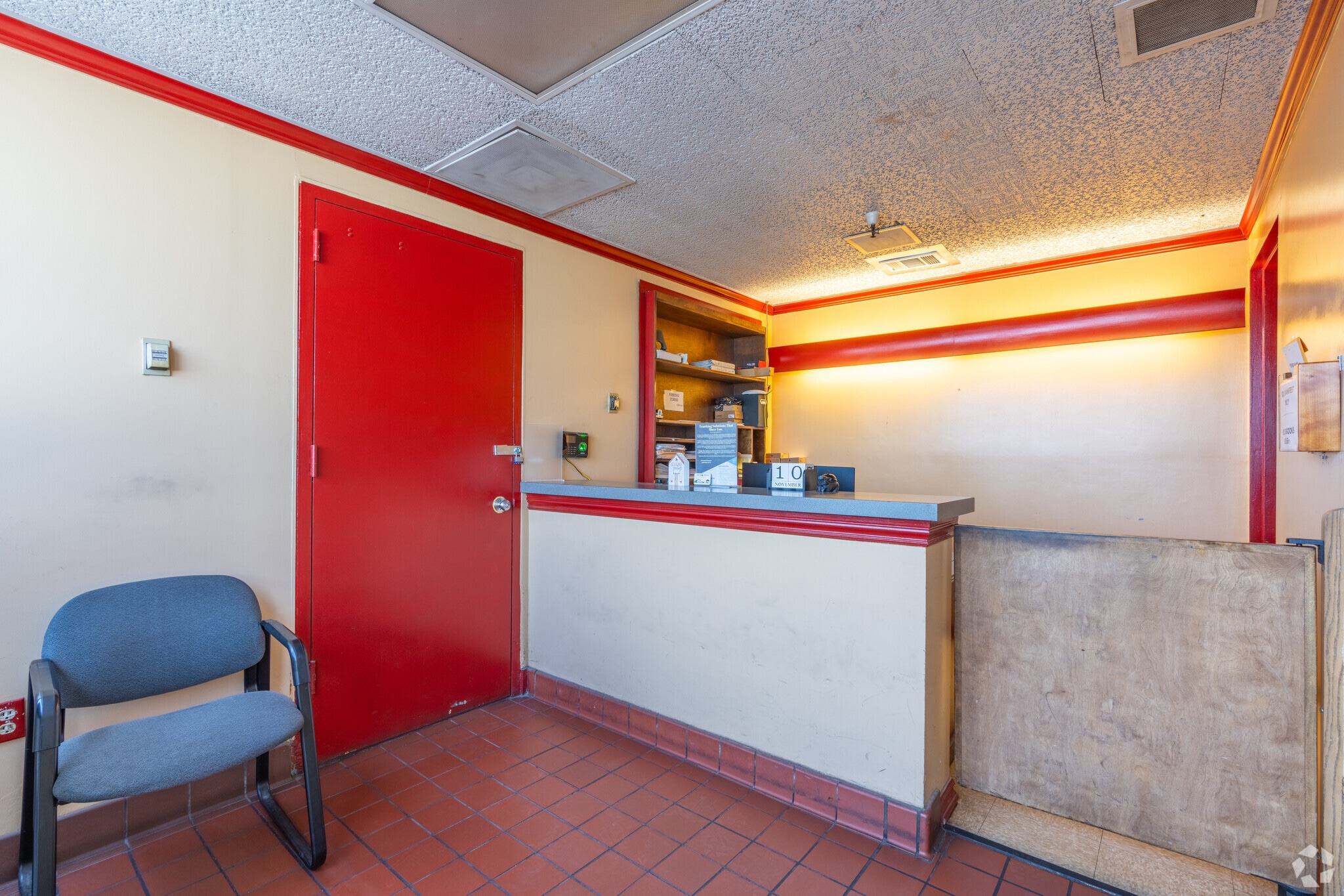 1111 Navy Dr, Stockton, CA à louer Hall d’entrée– Image 1 sur 15