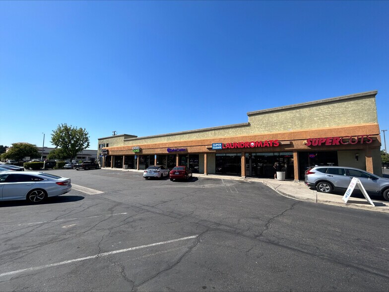 147-159 W Shaw Ave, Clovis, CA à louer - Photo de l’immeuble – Image 2 sur 9