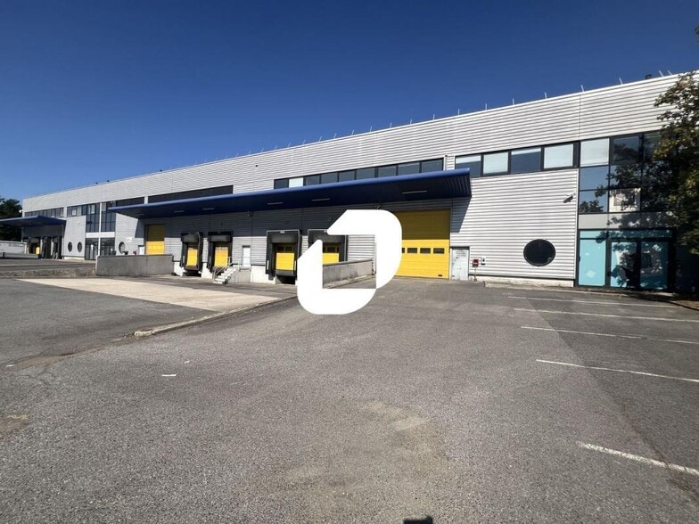 4 Boulevard Jean Monnet, Combs-la-Ville à louer - Photo de l’immeuble – Image 1 sur 14