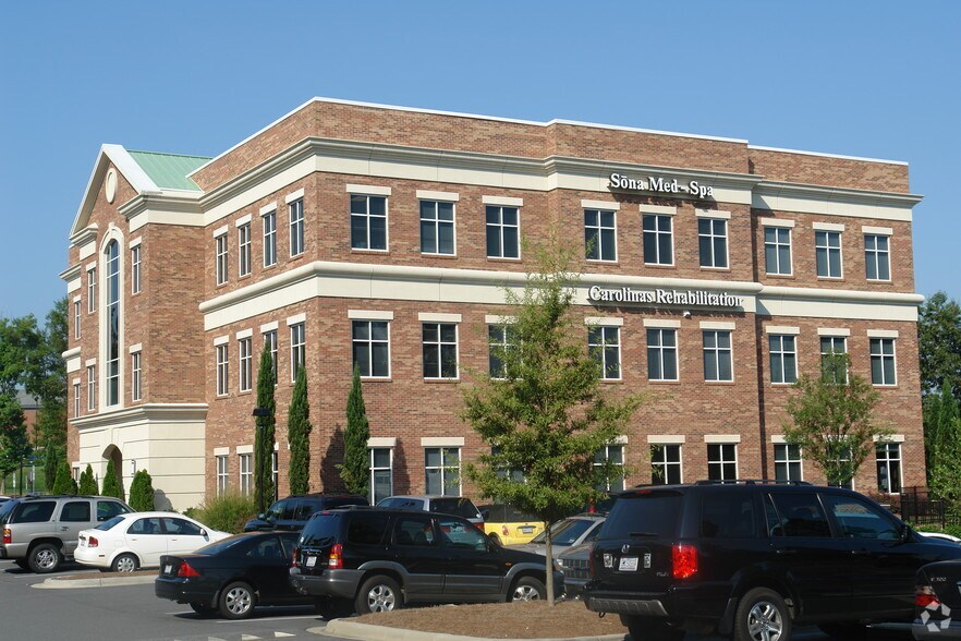 7825 Ballantyne Commons Pky, Charlotte, NC à louer - Photo de l’immeuble – Image 3 sur 14