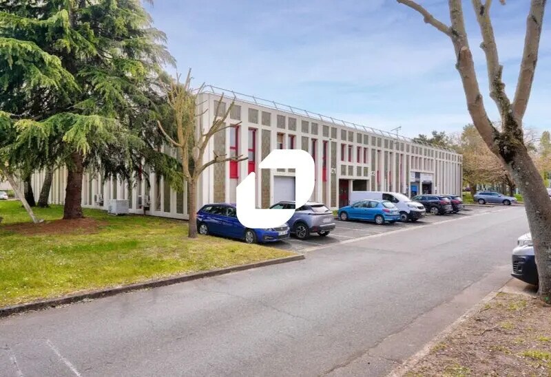 Local d’activités dans Éragny à louer Photo de l’immeuble– Image 1 sur 12