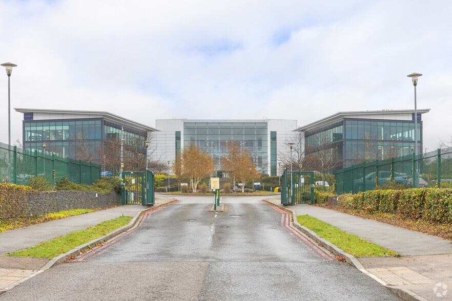 2 Sunbeam Way, Coventry à louer - Photo principale – Image 1 sur 4