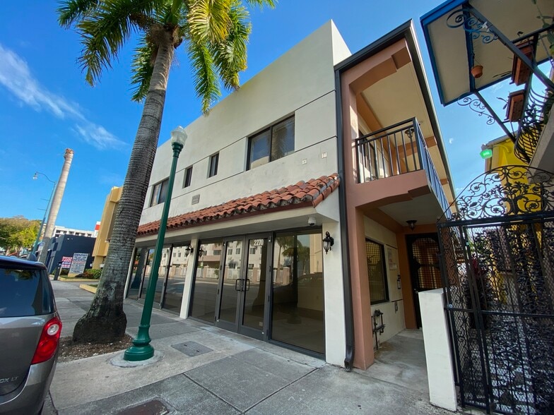 2268 SW 8th St, Miami, FL à vendre - Photo intérieure – Image 3 sur 12
