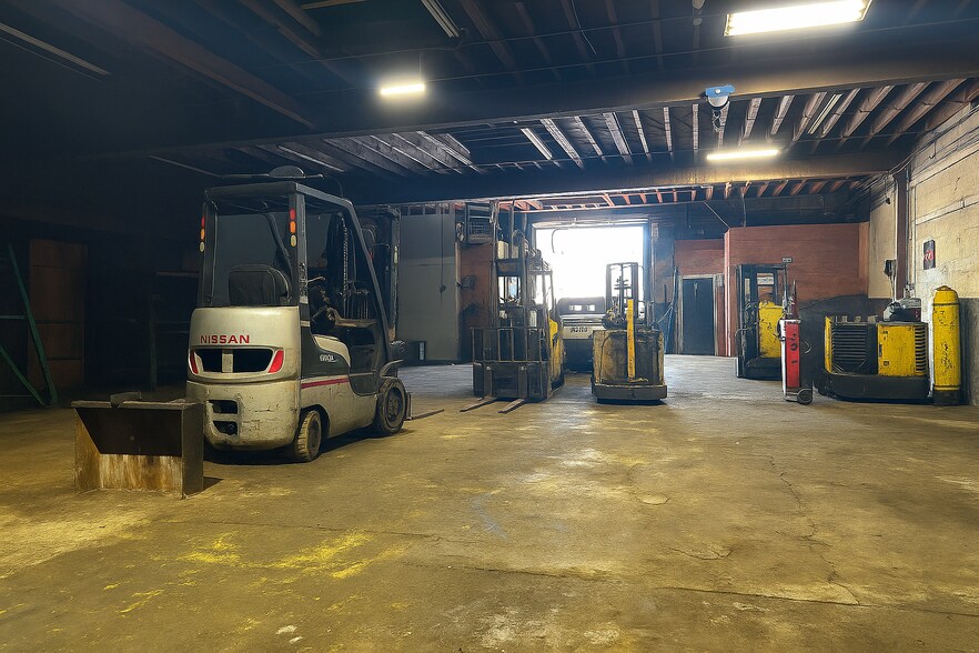 9516 101st St, Ozone Park, NY à louer - Photo de l’immeuble – Image 3 sur 5