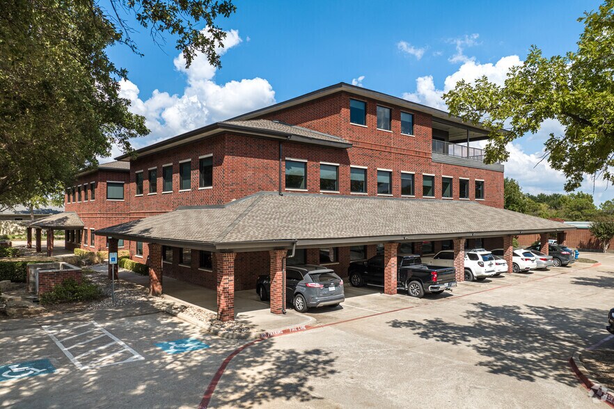 16300 Addison Rd, Addison, TX à louer - Photo de l’immeuble – Image 3 sur 24