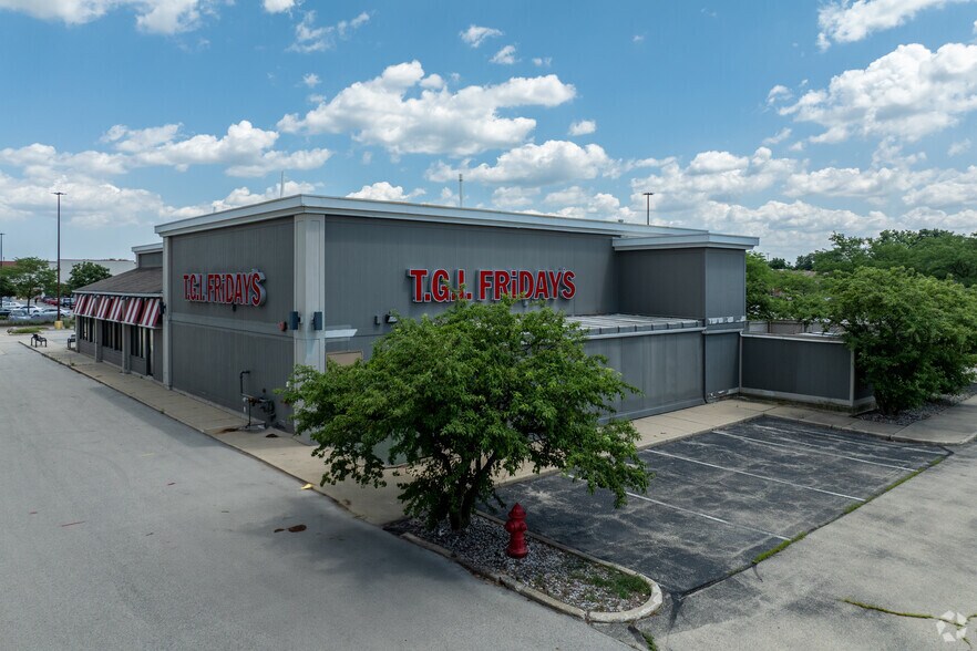 2201 W 75th St, Darien, IL à louer - Photo de l’immeuble – Image 3 sur 5