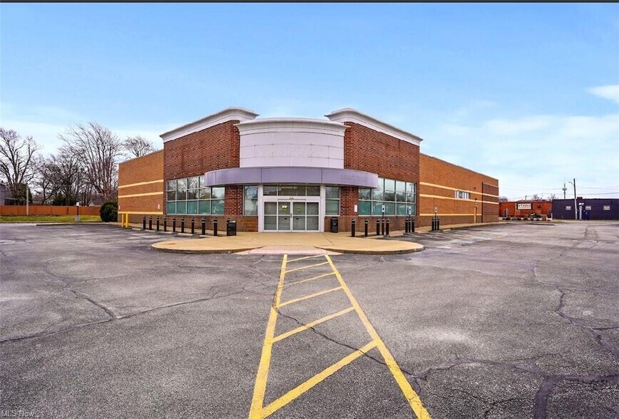 475 E 185th St, Euclid, OH à vendre - Photo de l’immeuble – Image 2 sur 30
