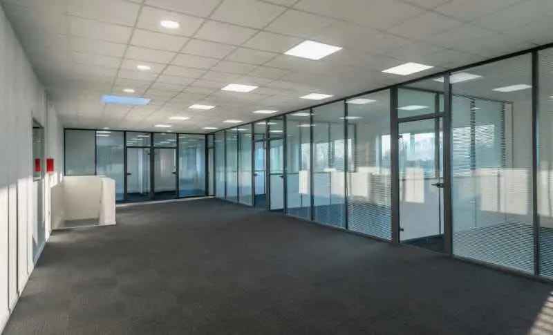 Local d'activités dans Plaisir à vendre - Photo intérieure – Image 2 sur 9