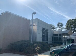 1720 Phoenix Blvd, College Park, GA à louer Photo de l’immeuble– Image 1 sur 1