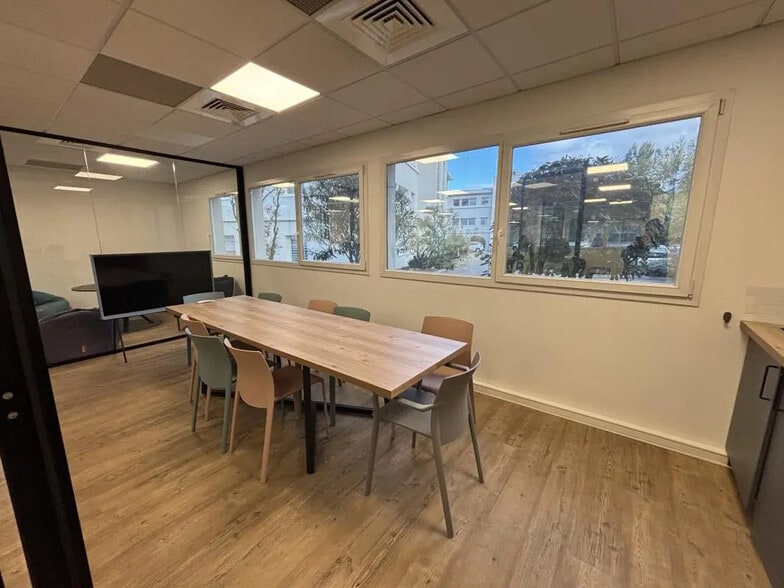 Bureau dans Gémenos à louer - Photo intérieure – Image 3 sur 8