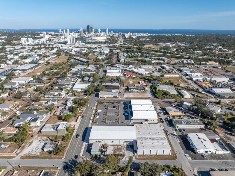 2460 5th Ave S, Saint Petersburg, FL à louer - Photo de l’immeuble – Image 3 sur 12