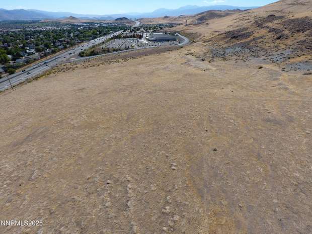 5625 Pyramid Way, Sparks, NV à vendre Photo de l’immeuble– Image 1 sur 11
