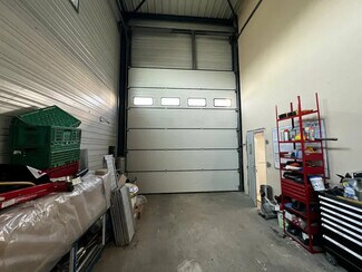 Plus de détails pour Local d'activités à louer